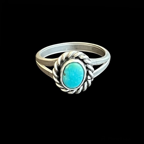 Native Jewelry - Vintage Native American sterling silver 925 and turquoise ring Size 5.5